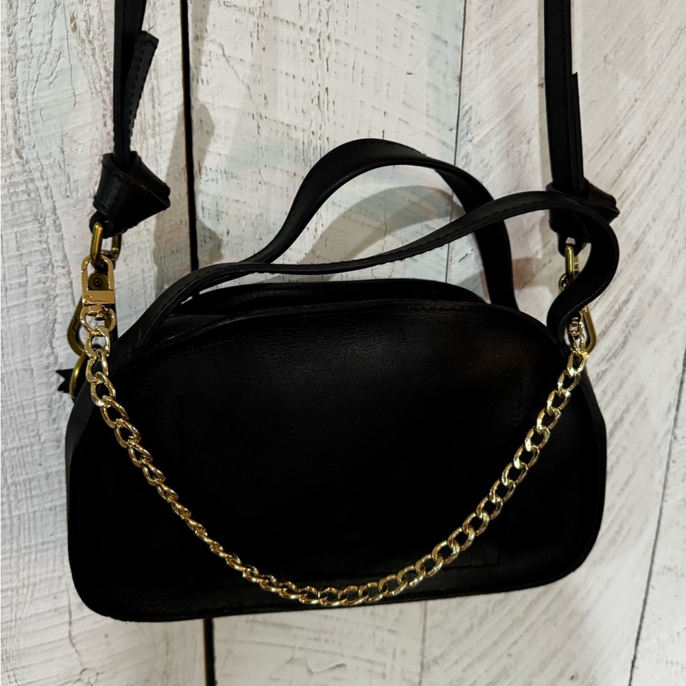 Like new Madewell black leather purse.